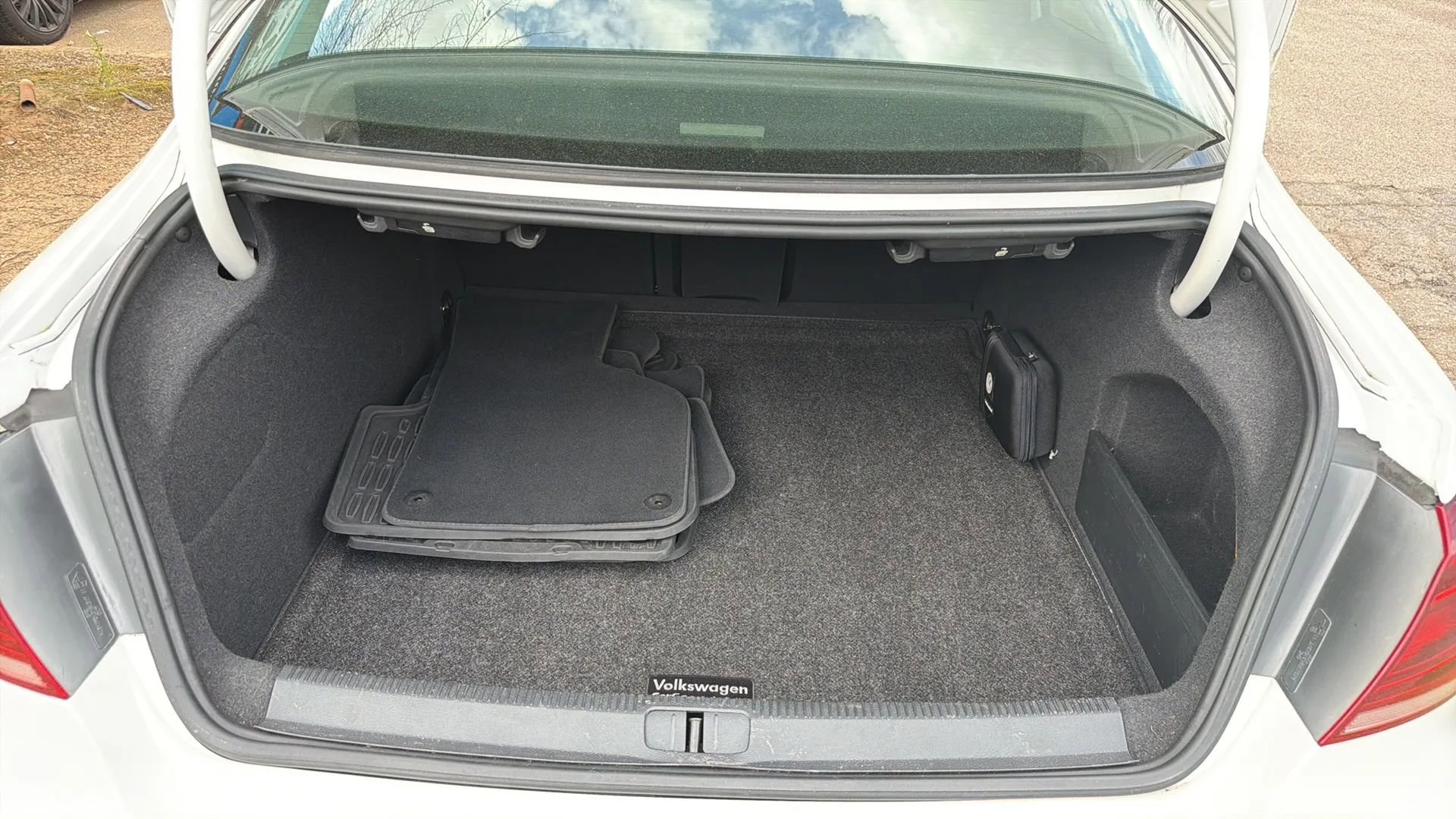 Used 2014 Volkswagen CC R-Line image 14