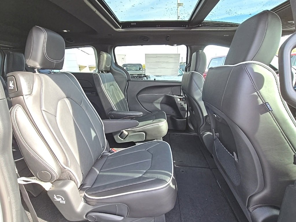 New 2026 Chrysler Pacifica Limited w/ S Appearance Package image 49