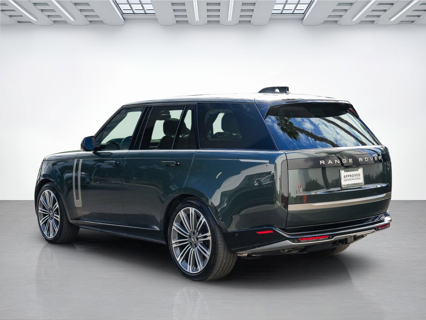 Certified 2025 Land Rover Range Rover SE image 8