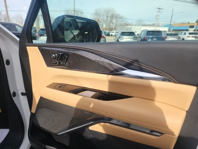 Used 2025 Cadillac Escalade IQ Sport 2 w/ LPO, ONYX Package image 17