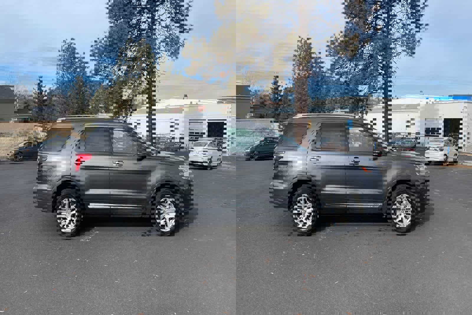 Used 2019 Ford Explorer XLT w/ Equipment Group 201A image 8