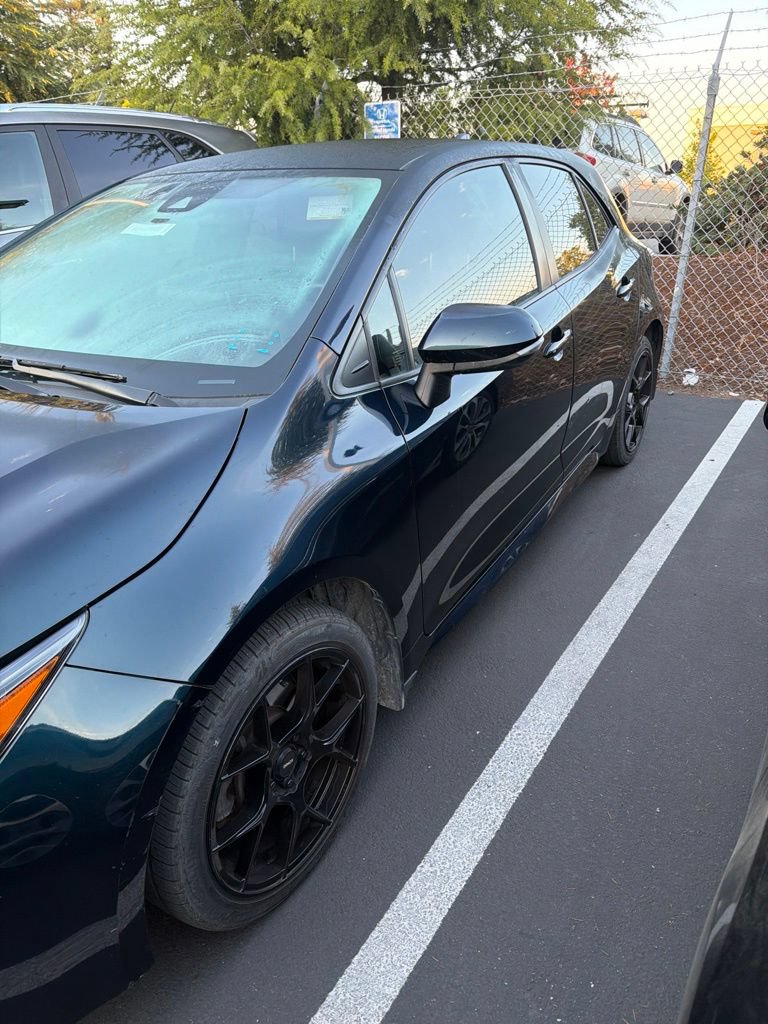 Used 2019 Toyota Corolla SE w/ Carpet Mat Package FWD image 2