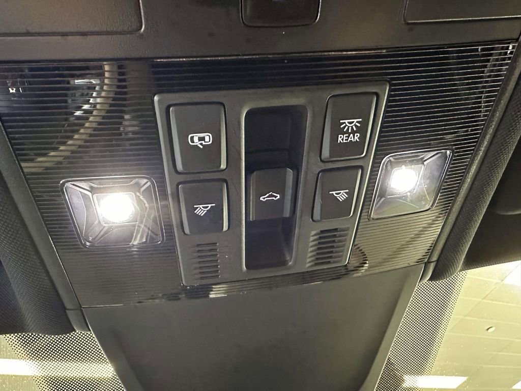 Used 2024 Volkswagen Tiguan SE AWD/4WD image 37