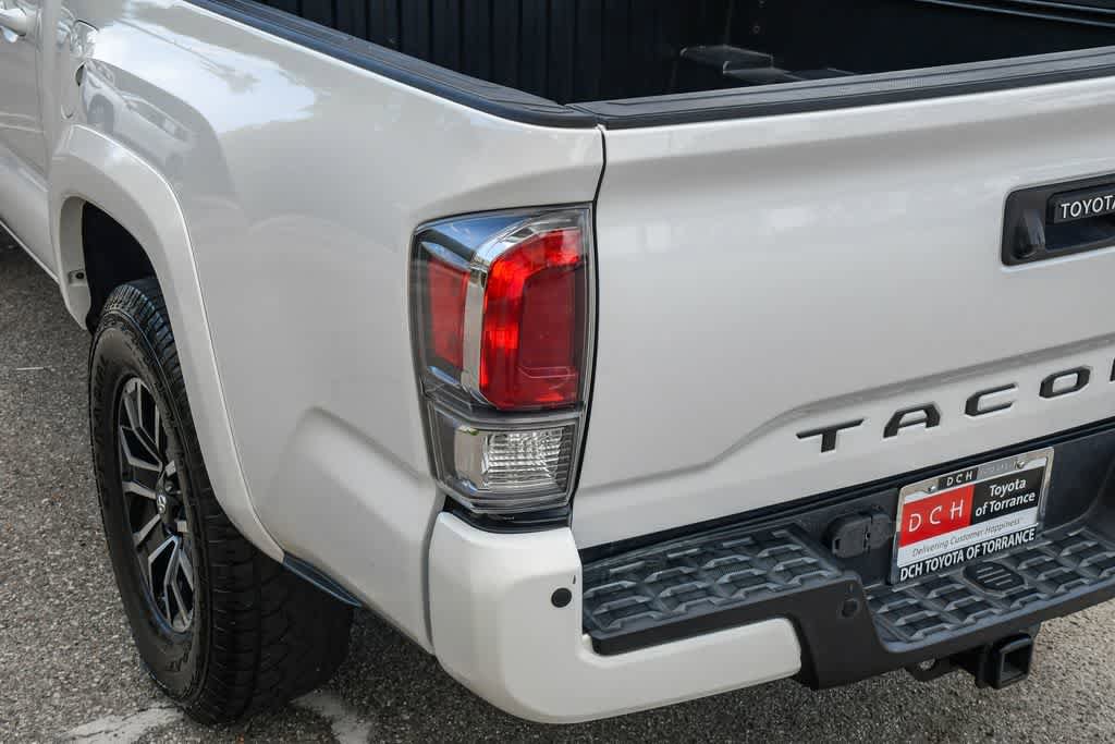 Used 2017 Toyota Tacoma SR5 w/ Tow Package RWD image 6