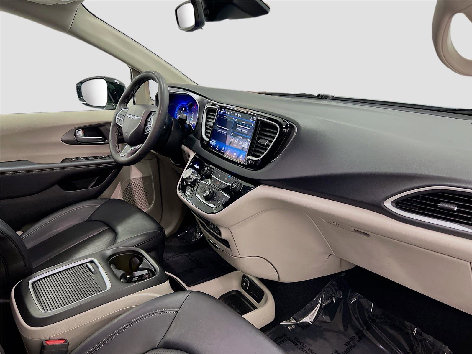 Used 2024 Chrysler Pacifica Touring-L FWD image 29