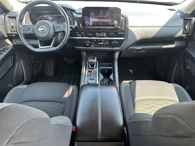 Used 2025 Nissan Pathfinder SV AWD/4WD image 16