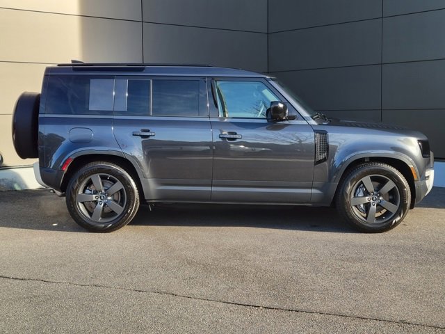 Used 2025 Land Rover Defender 110 S image 7