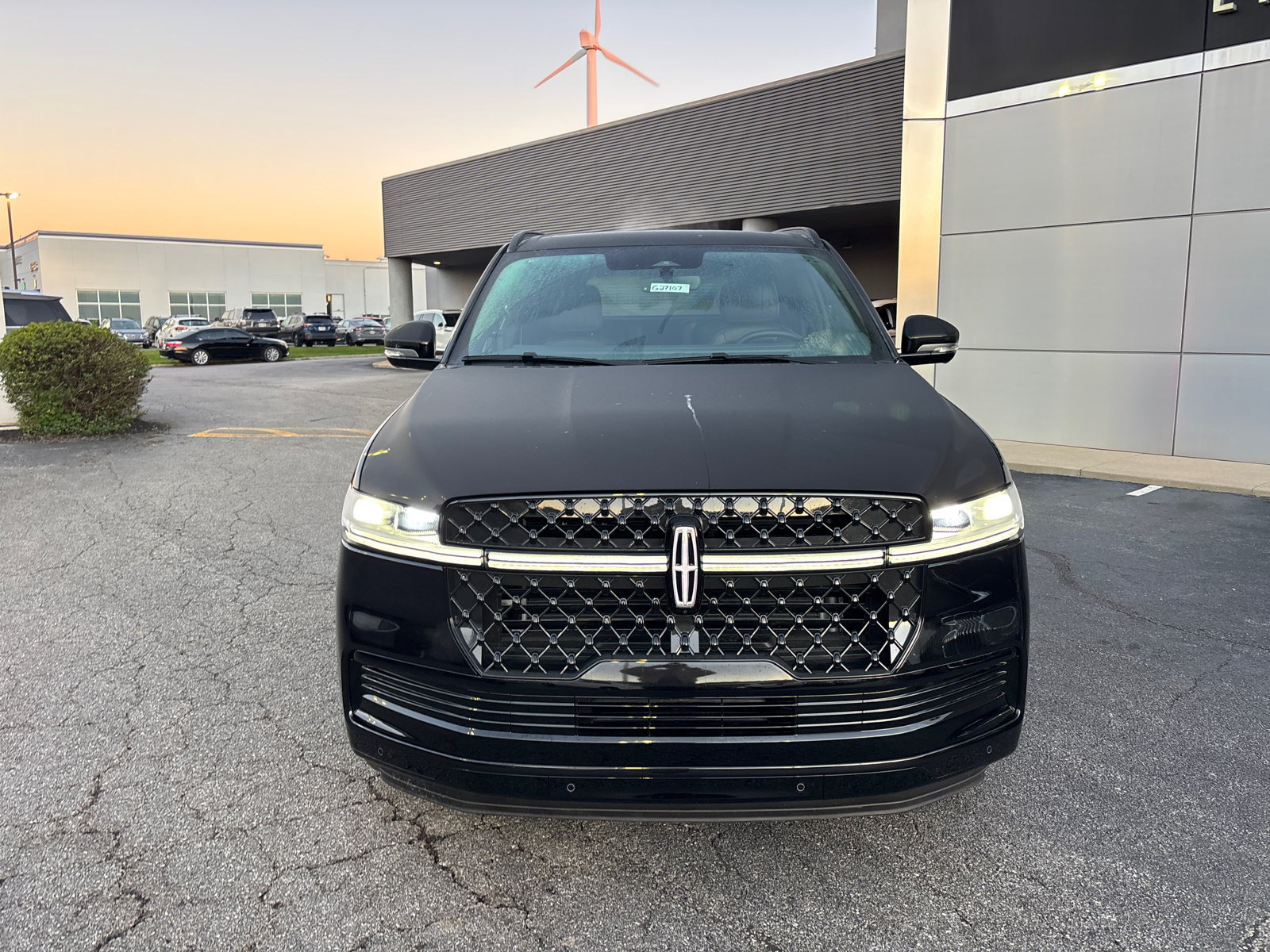 New 2027 Lincoln Navigator Reserve w/ Jet Appearance Package AWD/4WD image 2