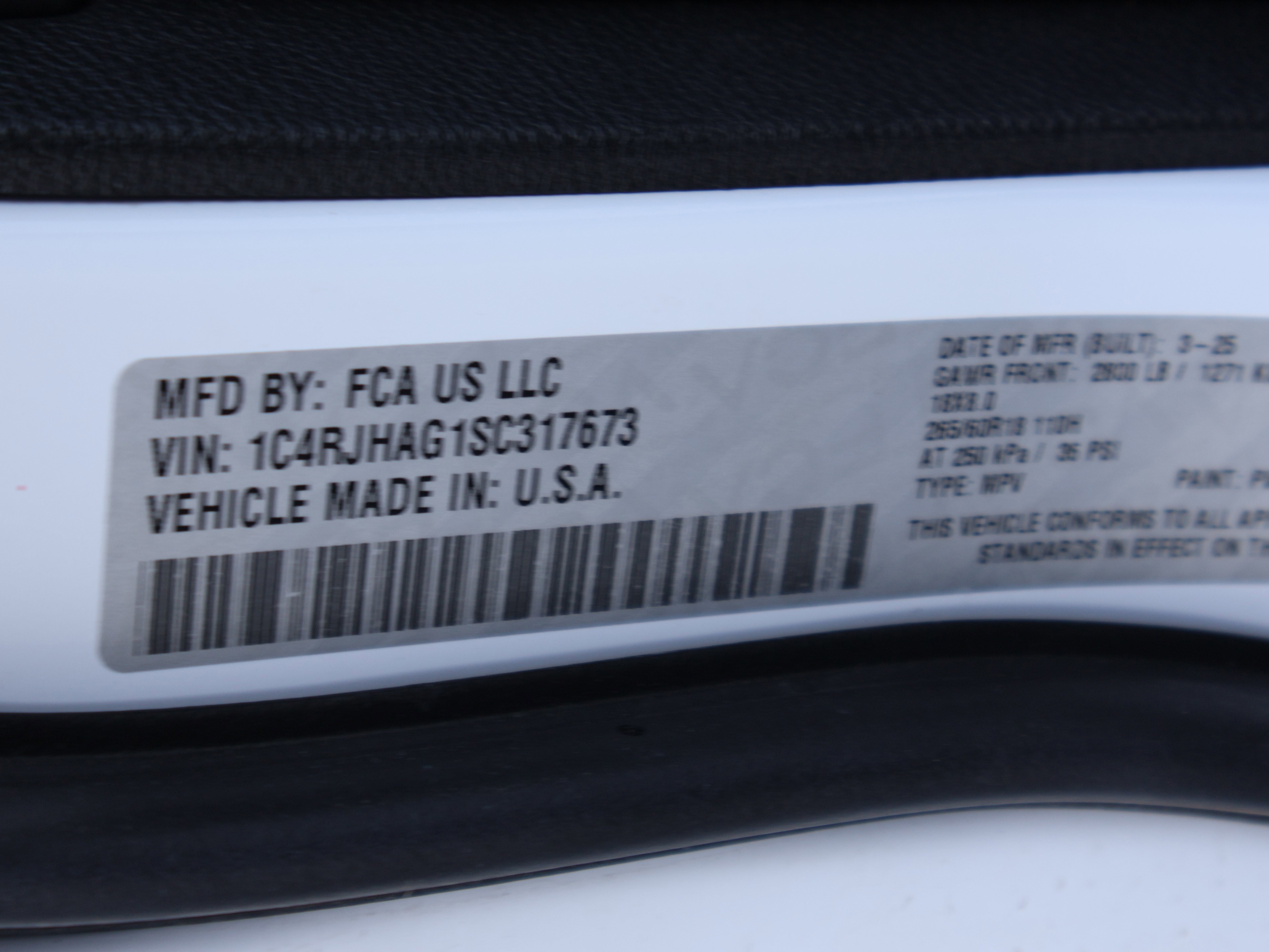 Used 2025 Jeep Grand Cherokee Altitude AWD/4WD image 44