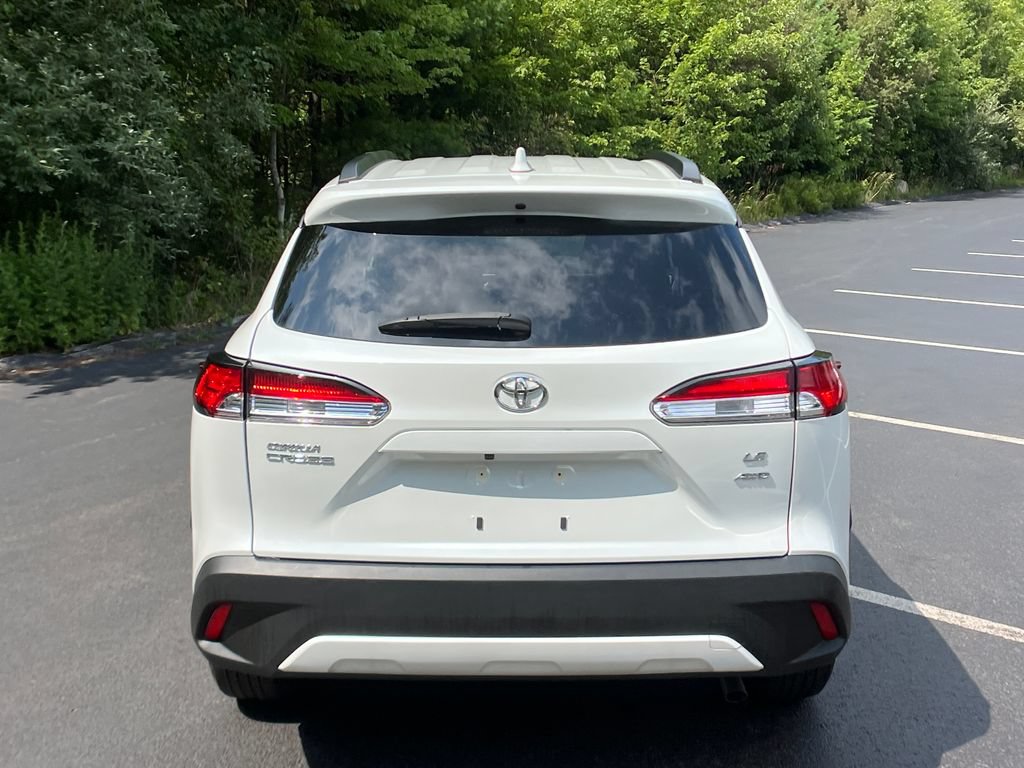 Certified 2023 Toyota Corolla Cross LE w/ Moonroof Package AWD/4WD image 4