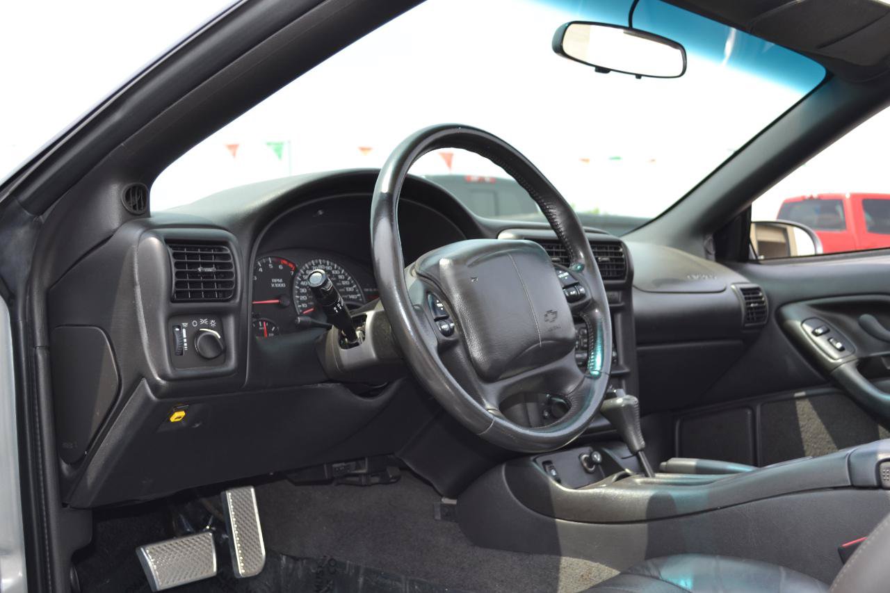 Used 2002 Chevrolet Camaro Z28 w/ SS Performance/Appearance Pkg RWD image 10