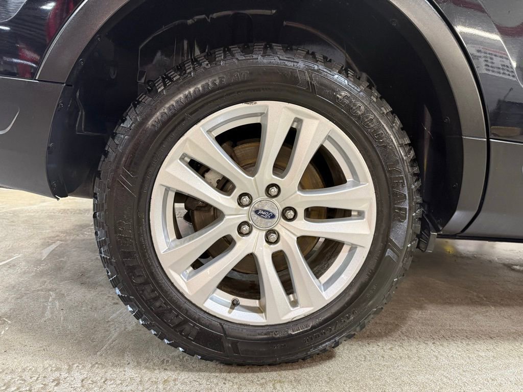 Used 2018 Ford Explorer XLT w/ Equipment Group 202A AWD/4WD image 41