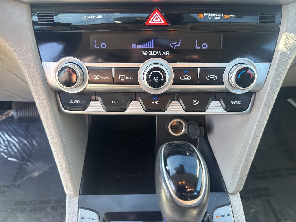 Used 2020 Hyundai Elantra Limited w/ Ultimate Package 03 image 25