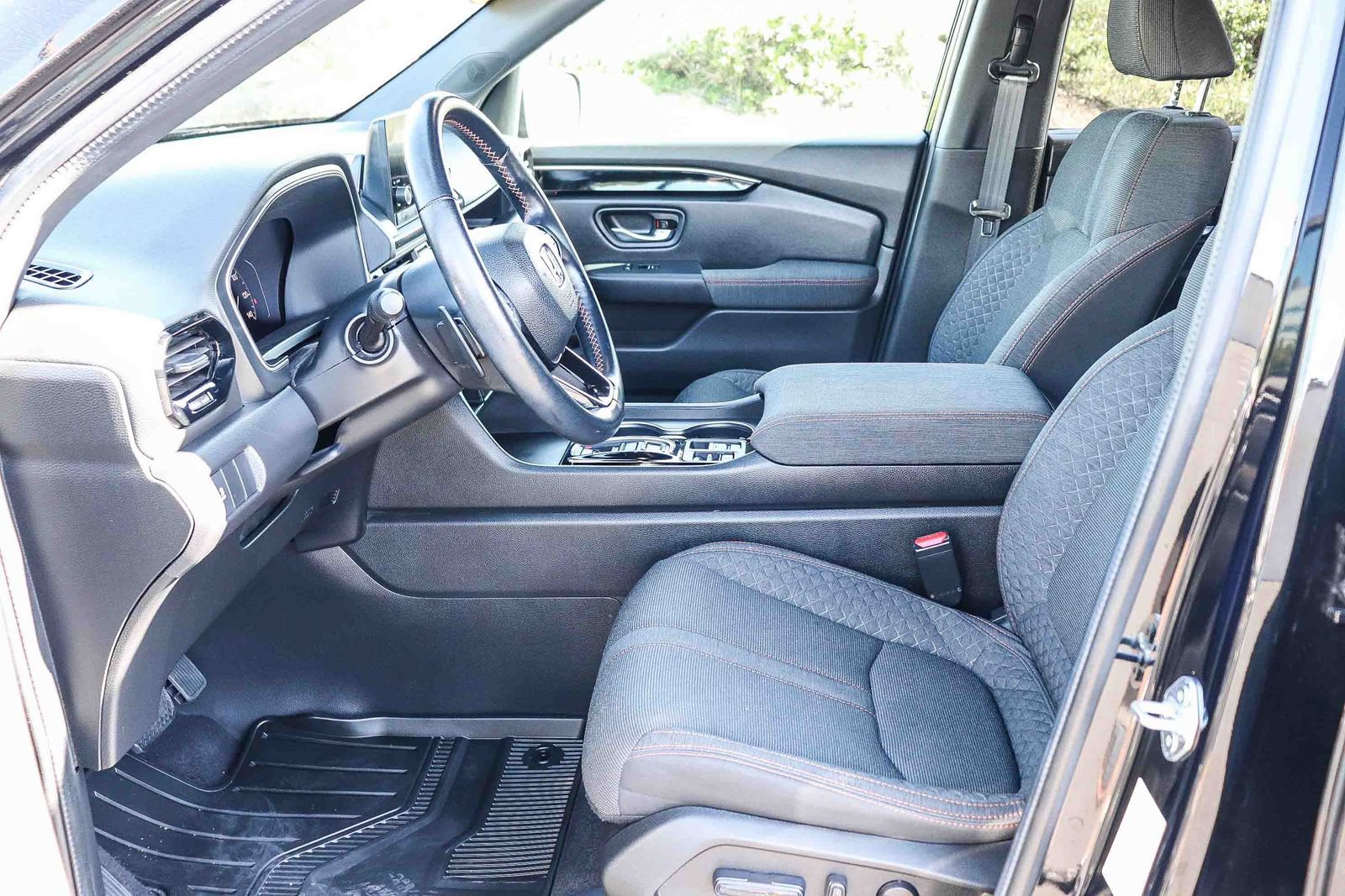Used 2024 Honda Pilot Sport image 23