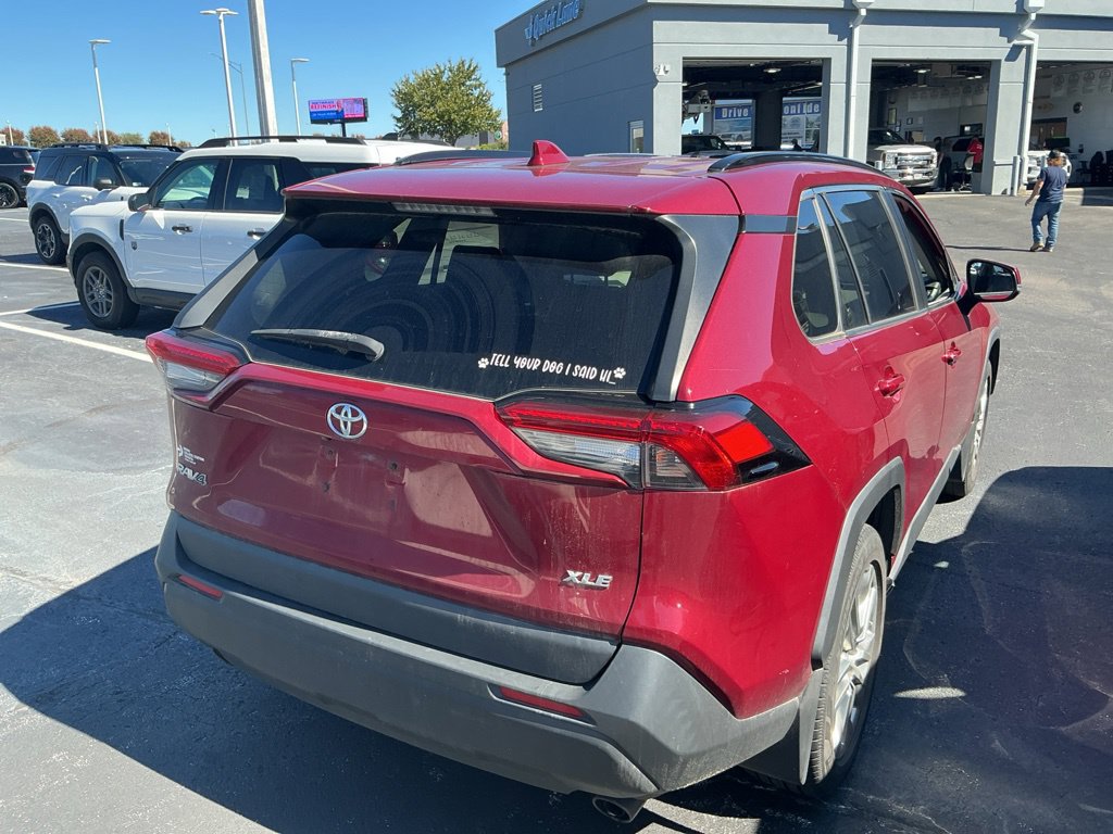 Used 2019 Toyota RAV4 XLE Premium FWD image 10