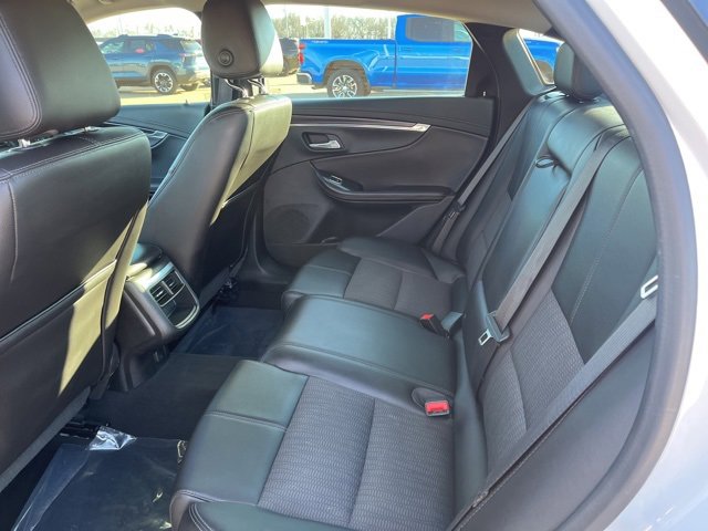 Used 2016 Chevrolet Impala LT w/ Convenience Package image 37