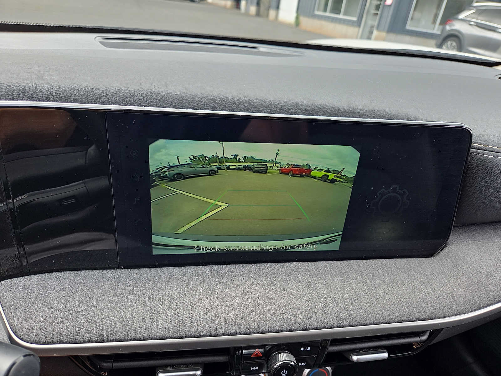 Used 2025 Nissan Kicks SV AWD/4WD image 18