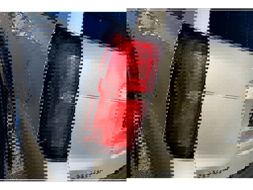 Used 2018 Chevrolet Suburban LT image 32