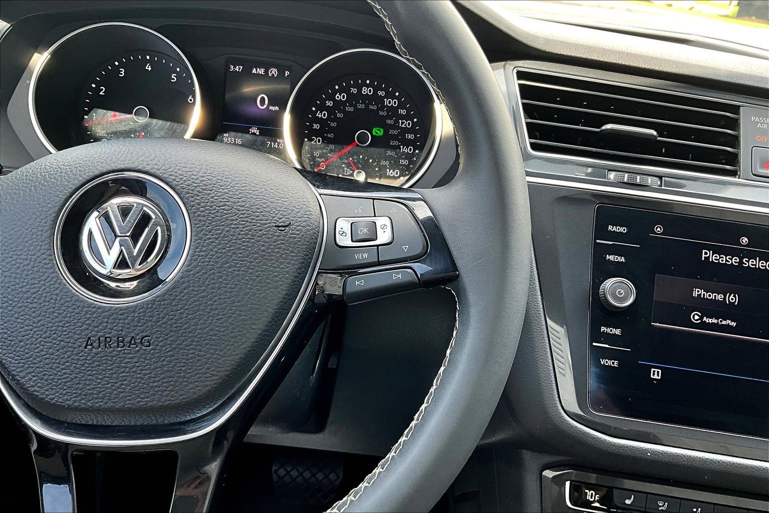 Used 2021 Volkswagen Tiguan SE FWD image 12
