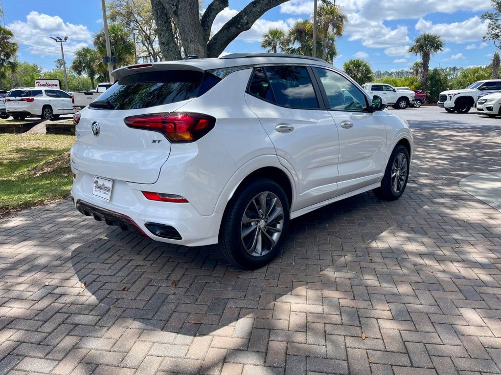 Used 2023 Buick Encore GX Select w/ Sport Touring Package image 5