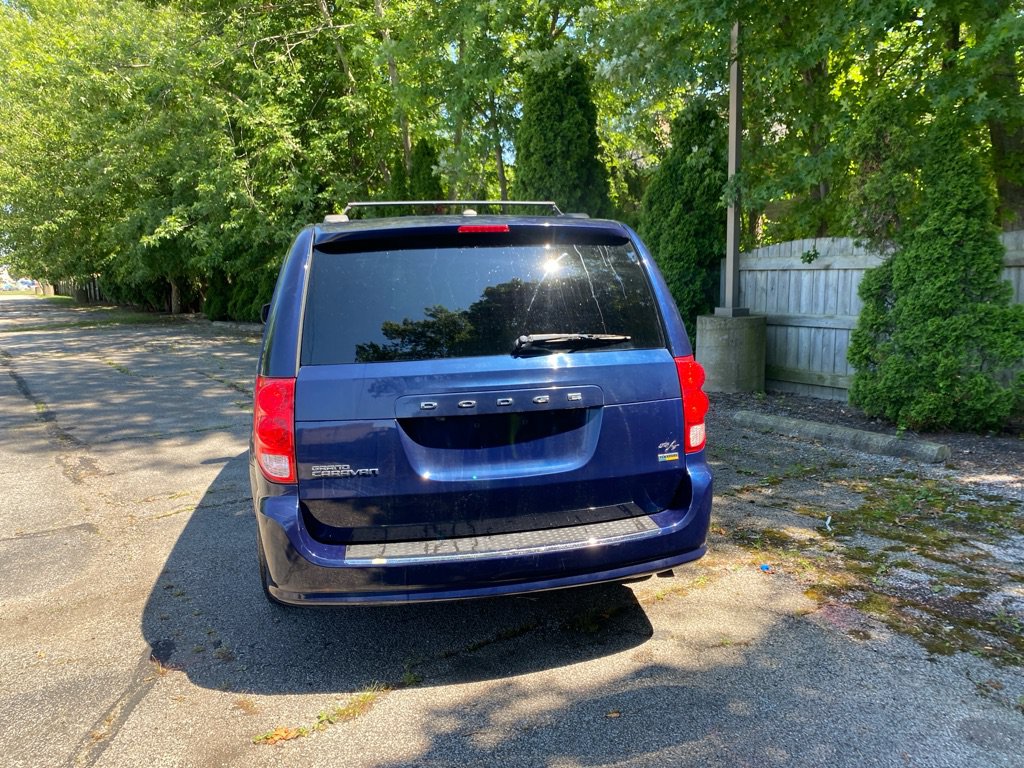 Used 2016 Dodge Grand Caravan R/T FWD image 4