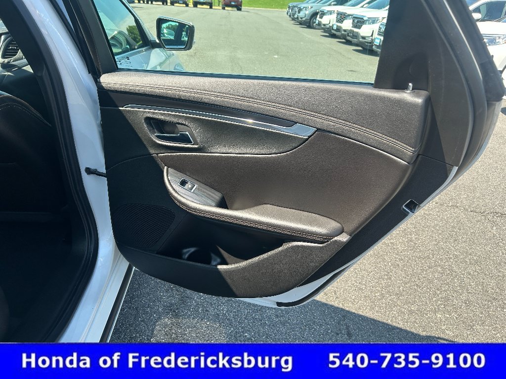 Used 2018 Chevrolet Impala Premier w/ Premier Convenience Package FWD image 13