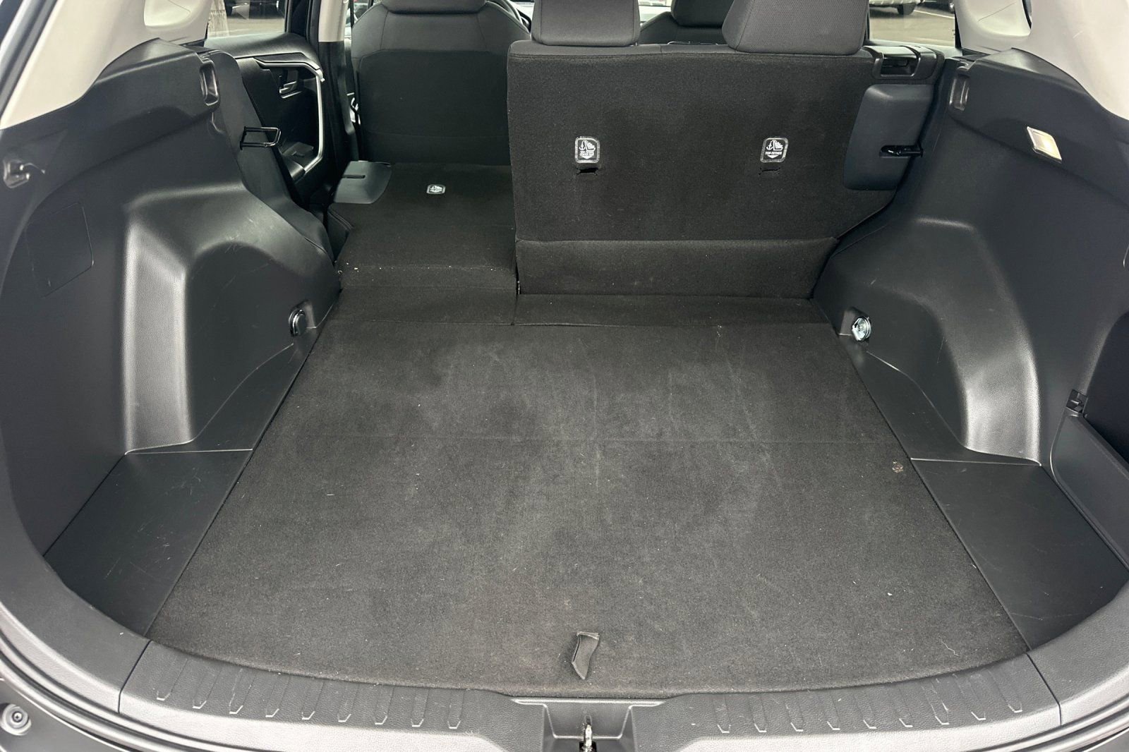 Used 2025 Toyota RAV4 XLE FWD image 18