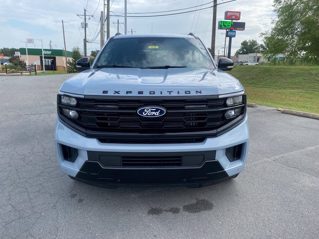 New 2027 Ford Expedition Platinum w/ Stealth Performance Package AWD/4WD image 2
