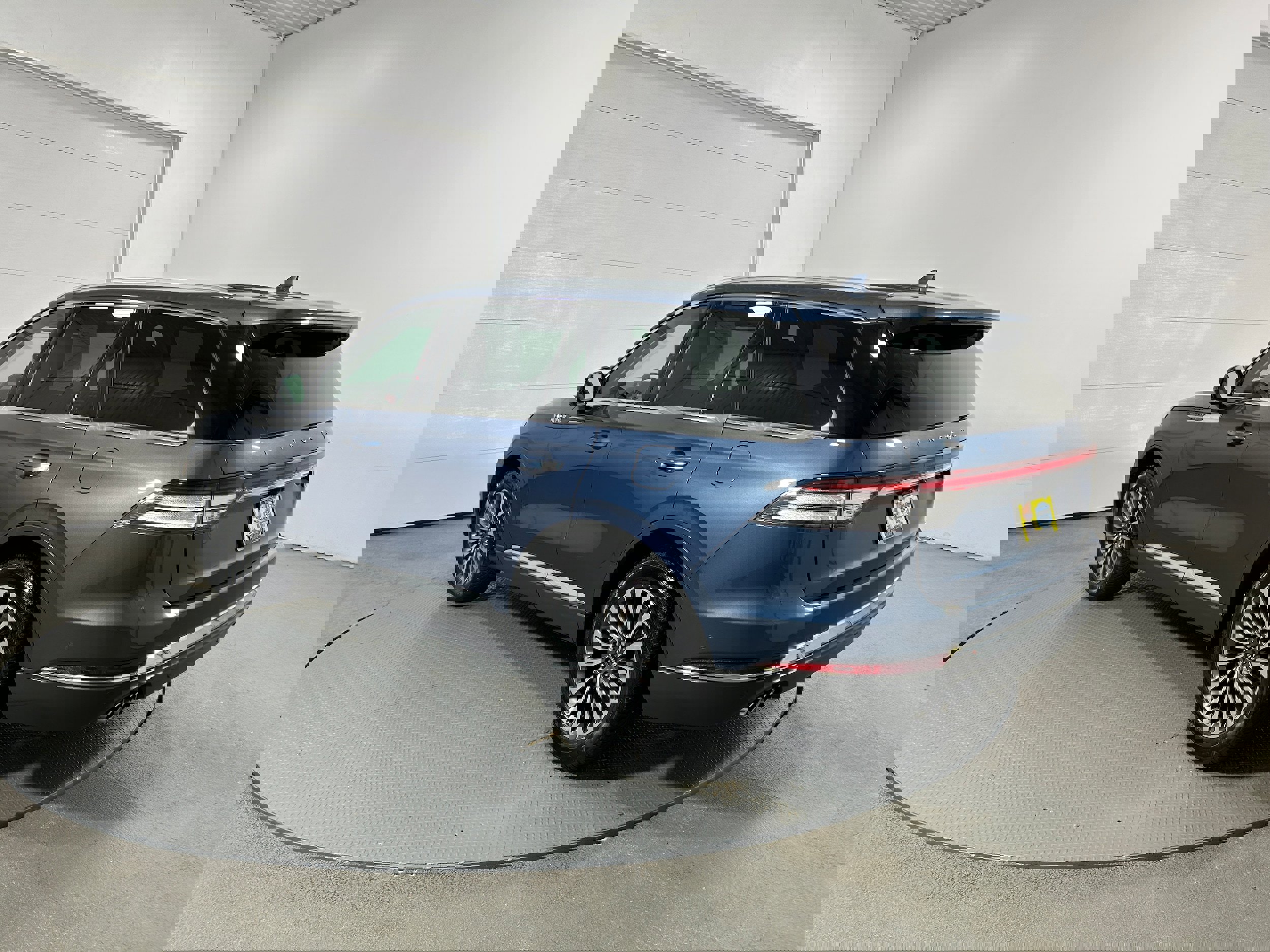 Used 2020 Lincoln Aviator Reserve w/ Equipment Group 201A image 20