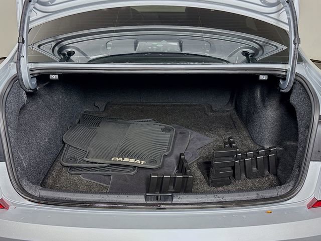 Used 2018 Volkswagen Passat 3.6 image 26