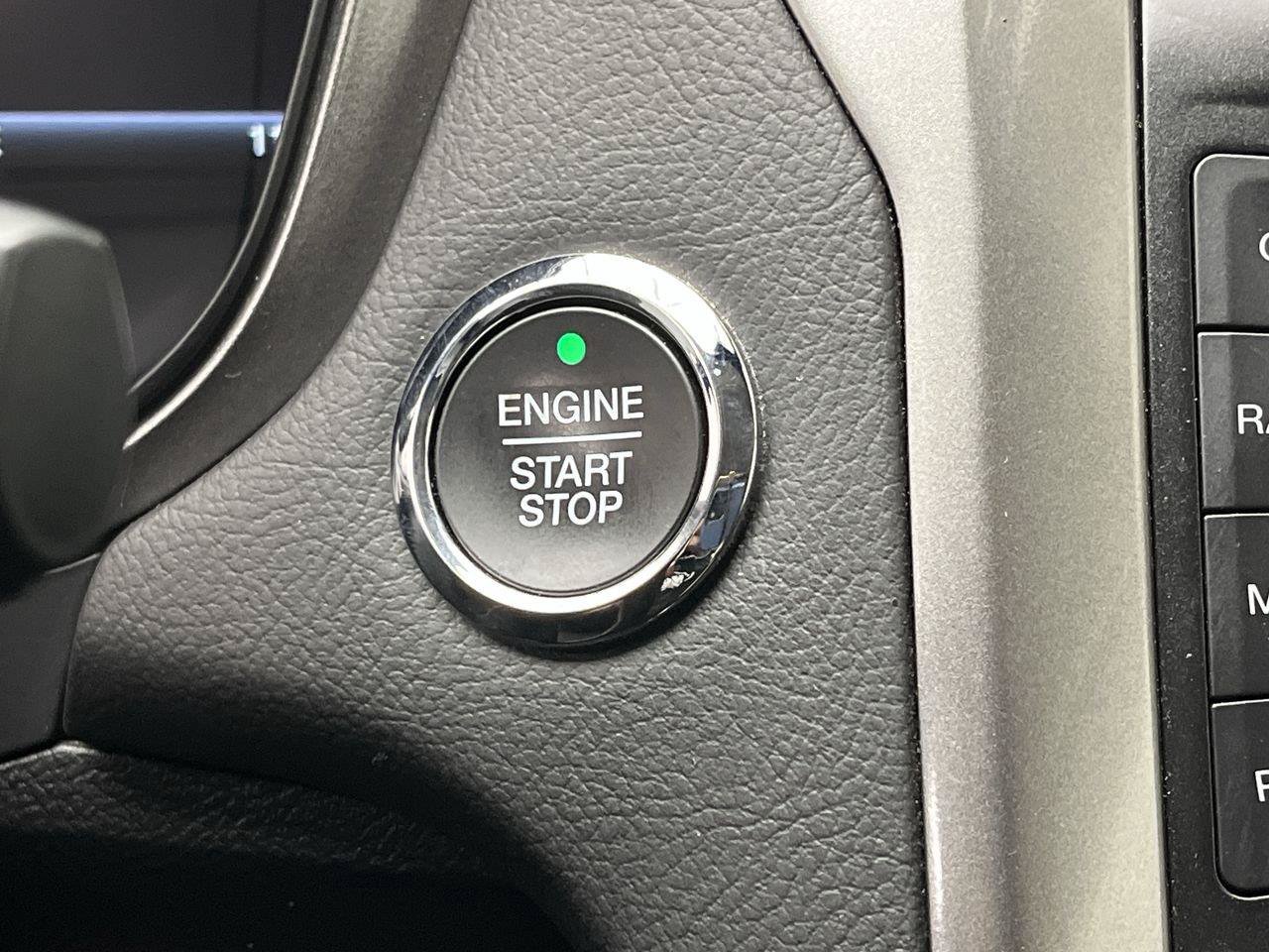Used 2018 Ford Fusion SE FWD image 17