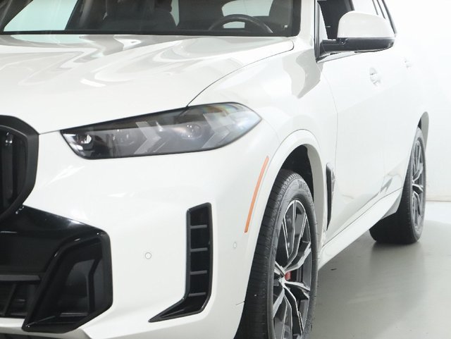 Used 2024 BMW X5 xDrive40i w/ M Sport Package AWD/4WD image 5