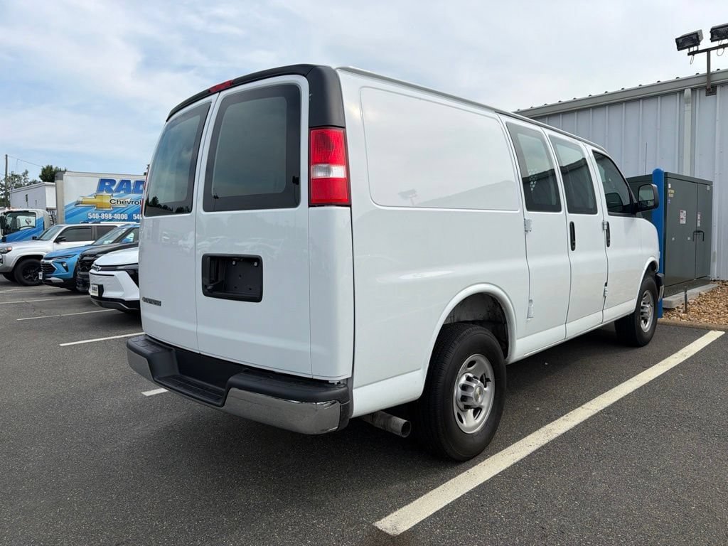 Used 2025 Chevrolet Express 2500 w/ Driver Convenience Package RWD image 9