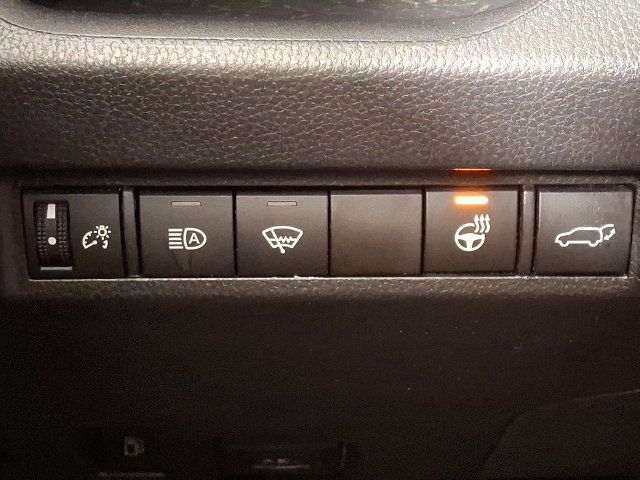 Used 2022 Toyota RAV4 XLE Premium AWD/4WD image 26