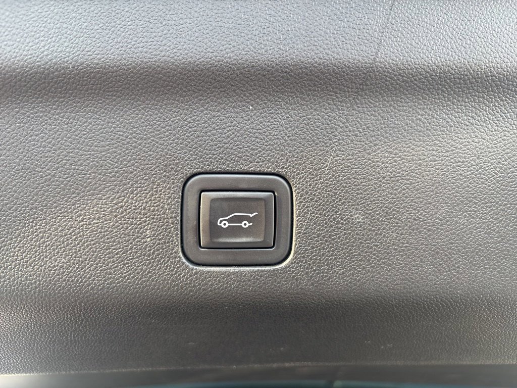 Used 2023 GMC Yukon AT4 w/ AT4 Premium Plus Package image 9