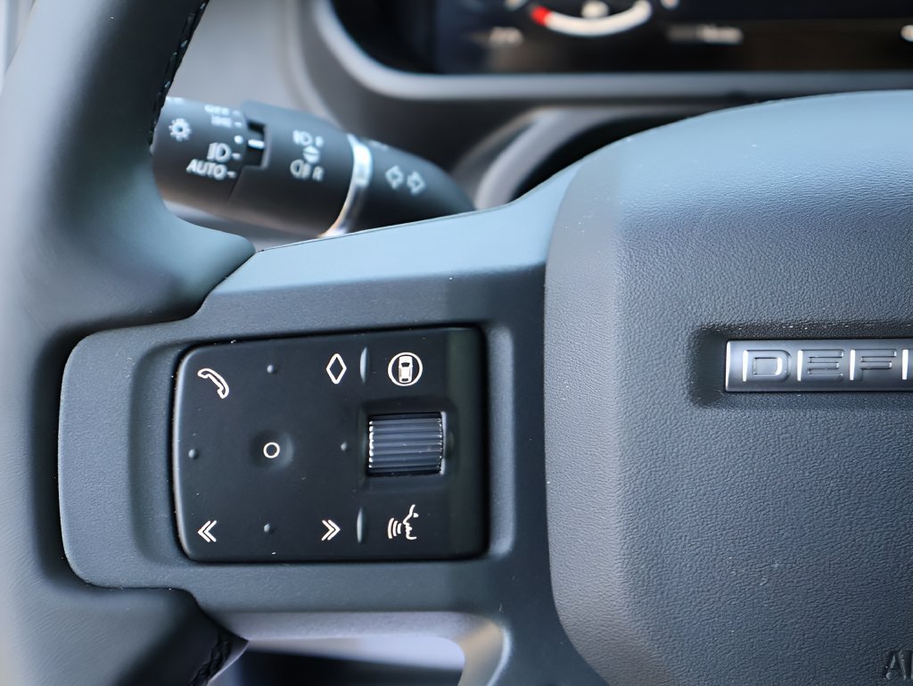 New 2026 Land Rover Defender 130 X-Dynamic SE AWD/4WD image 32
