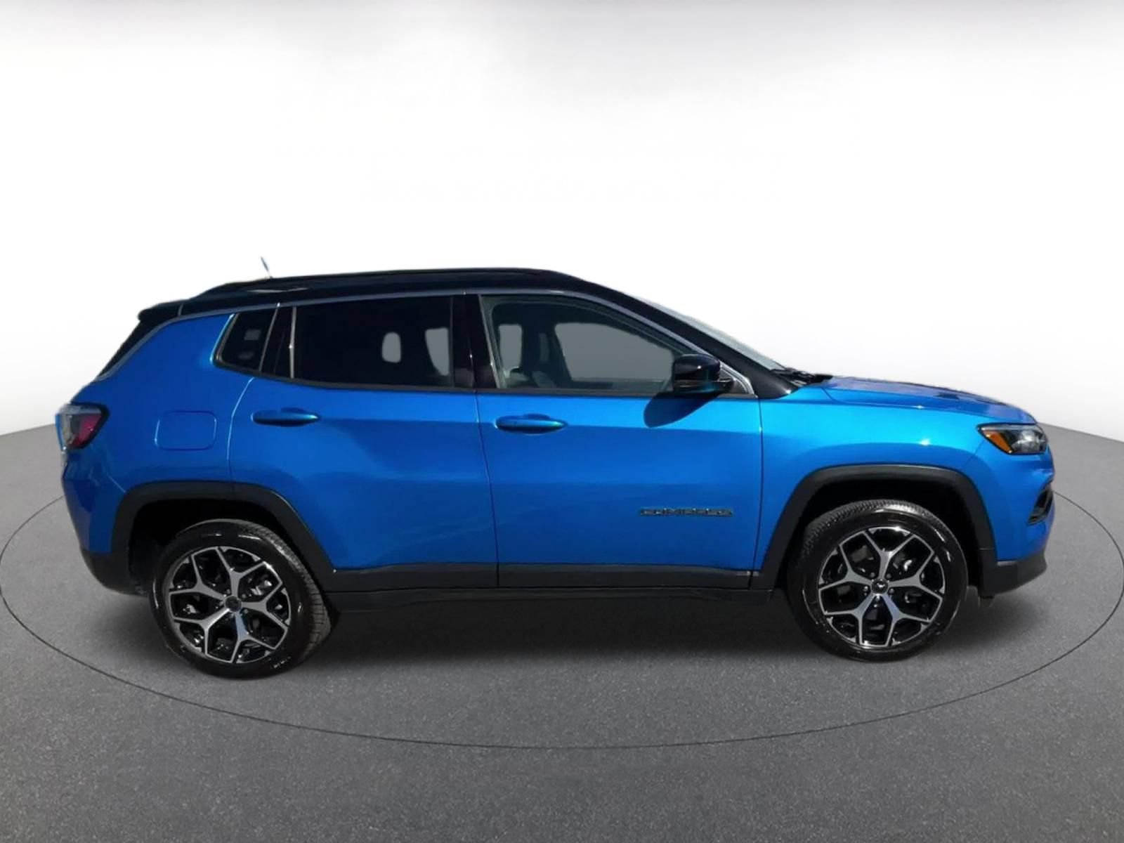 Used 2025 Jeep Compass Limited AWD/4WD image 16