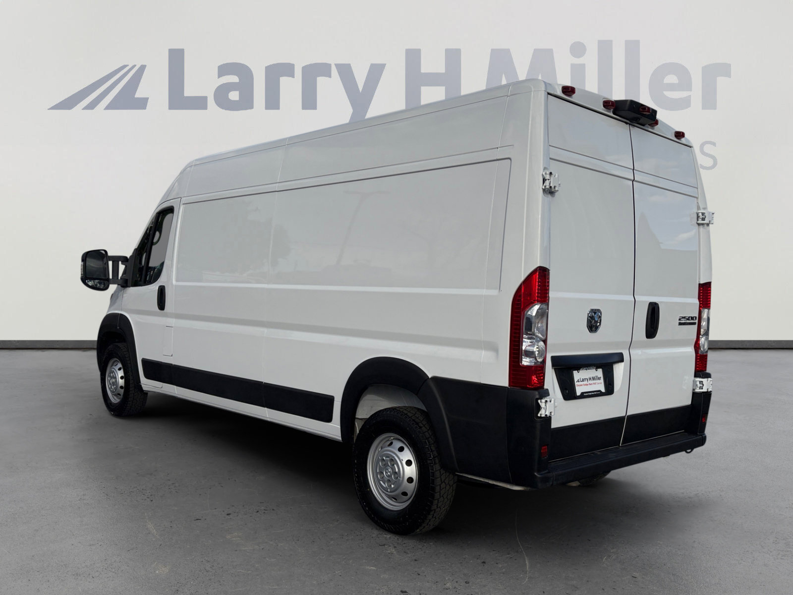 Used 2023 RAM ProMaster 2500 FWD image 3