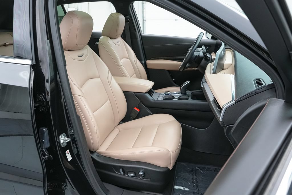 Used 2024 Cadillac XT4 Premium Luxury w/ Active Safety Package AWD/4WD image 26
