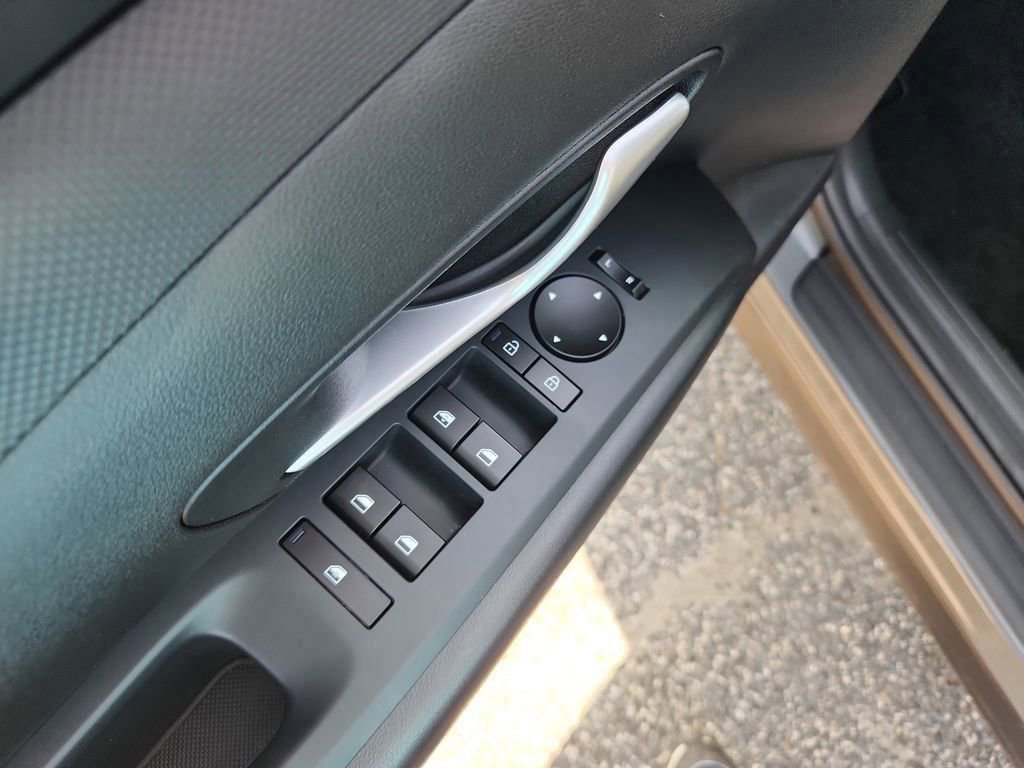 Used 2025 Hyundai Tucson SE image 12