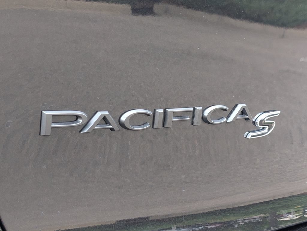 Used 2023 Chrysler Pacifica Touring-L w/ S Appearance Package FWD image 12