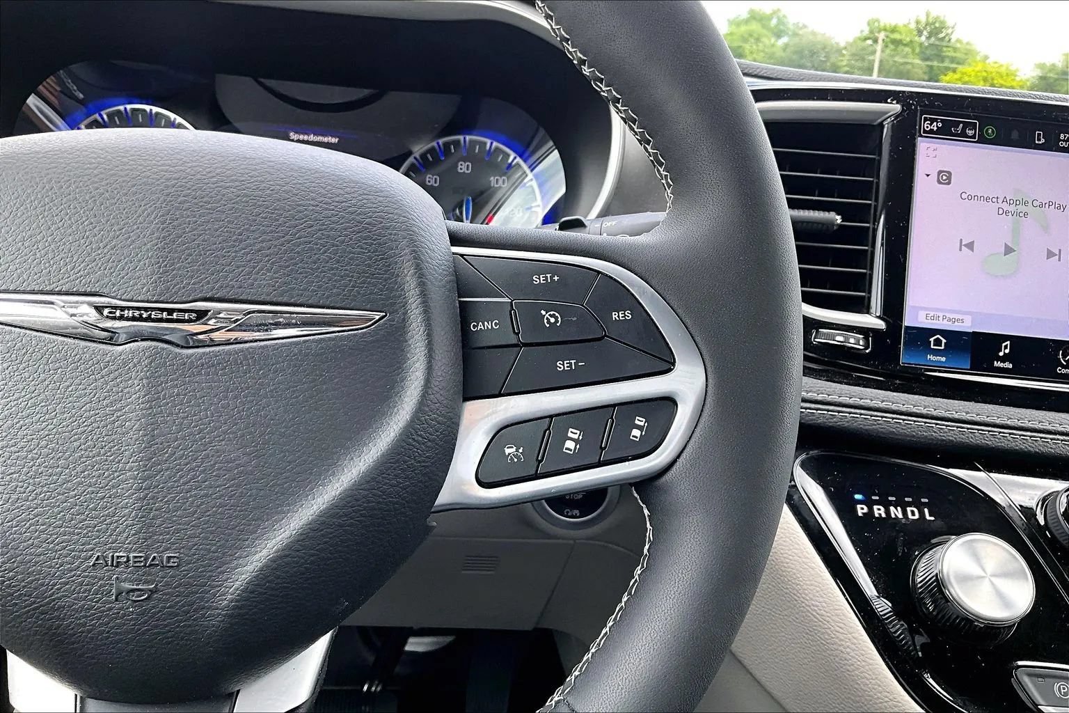 Used 2024 Chrysler Pacifica Touring-L FWD image 11