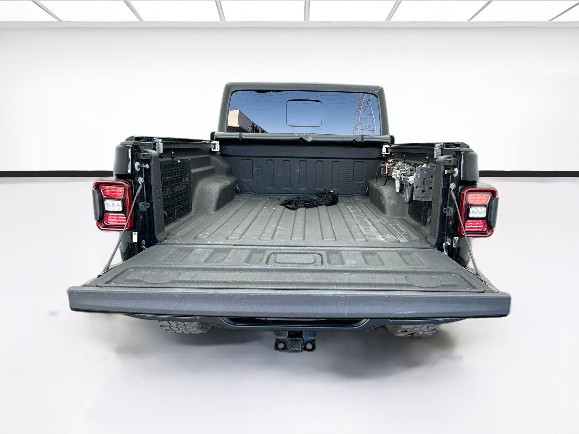 Used 2020 Jeep Gladiator Overland AWD/4WD image 18