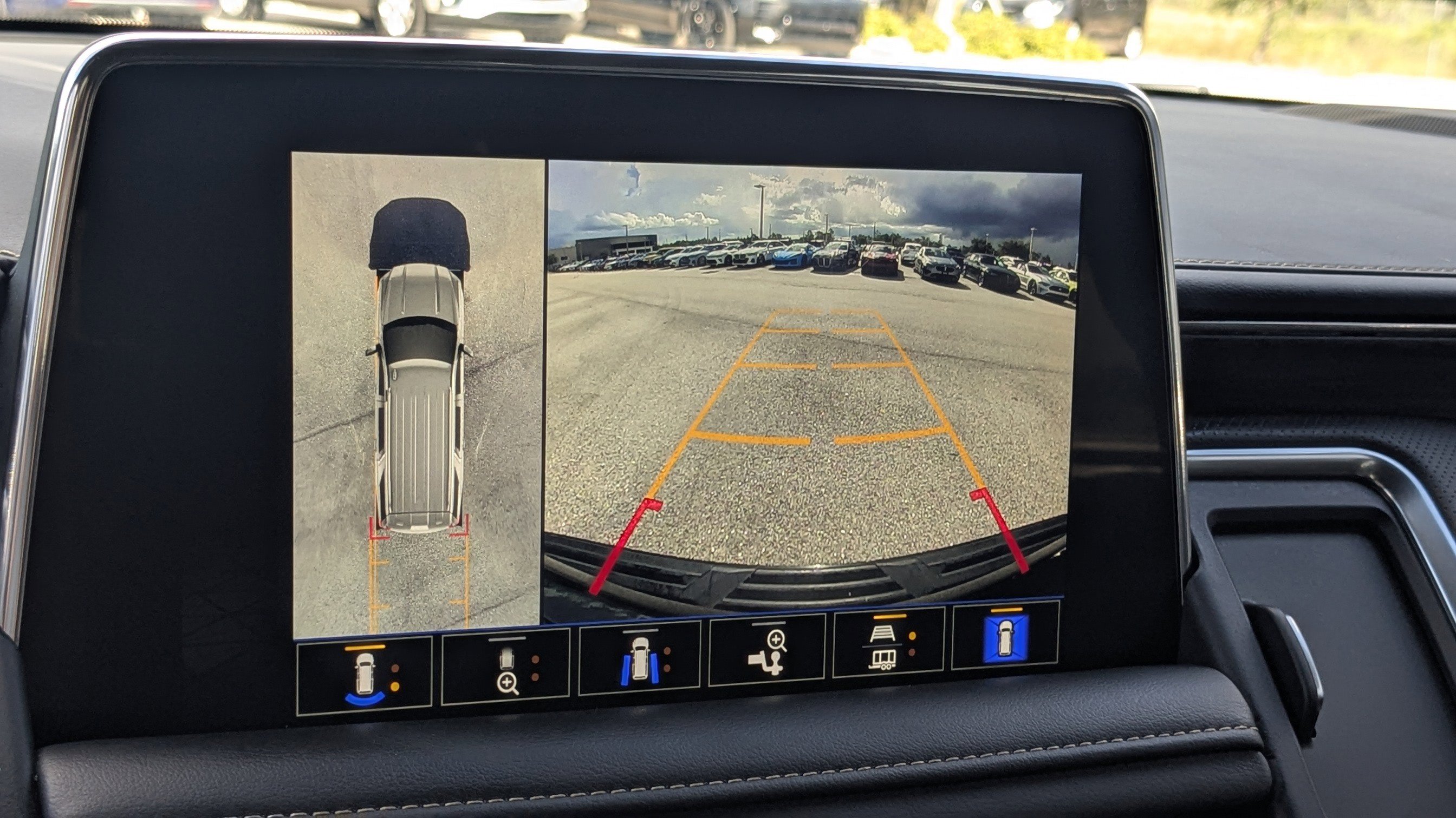 Used 2022 GMC Yukon SLT w/ SLT Premium Package image 25