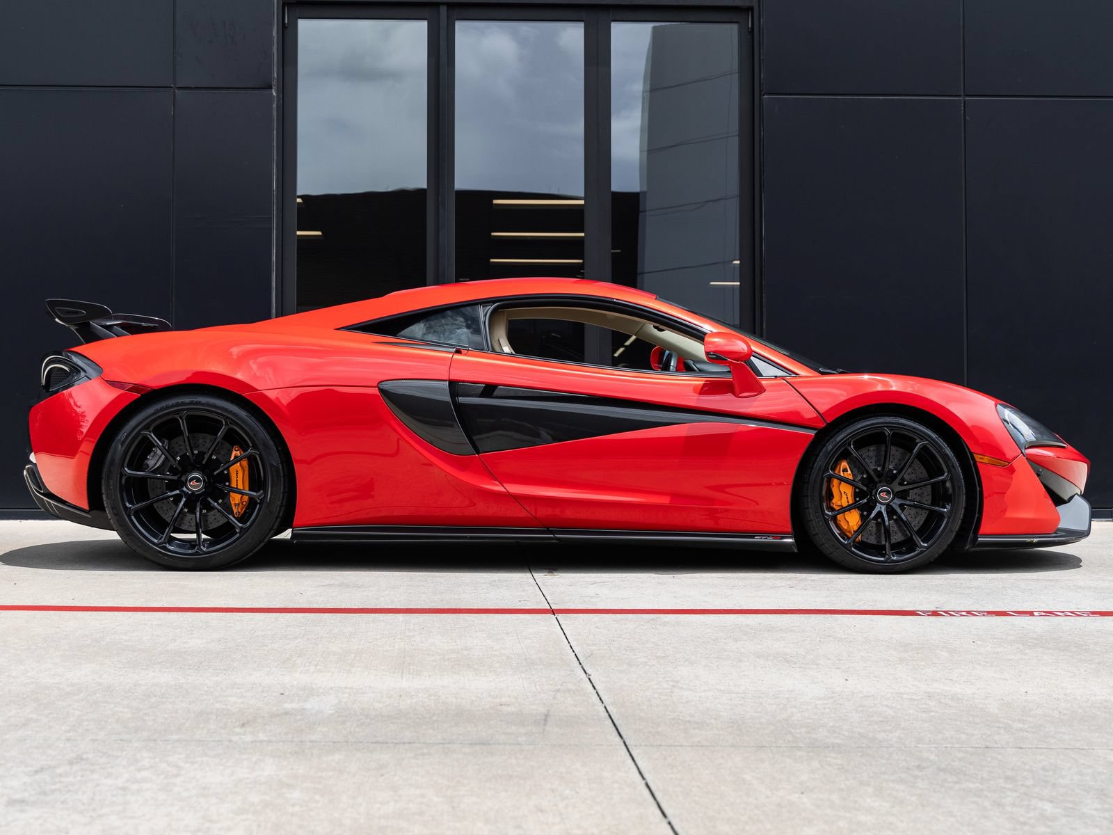 Used 2016 McLaren 570S Coupe RWD image 12