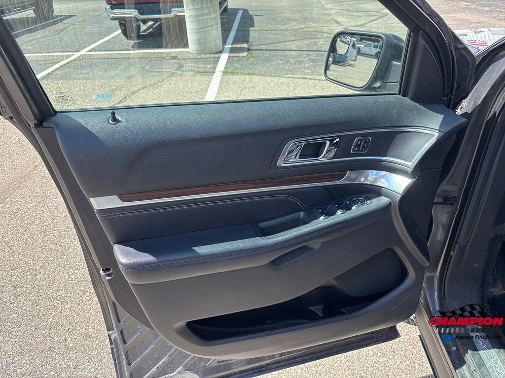Used 2017 Ford Explorer Limited AWD/4WD image 11