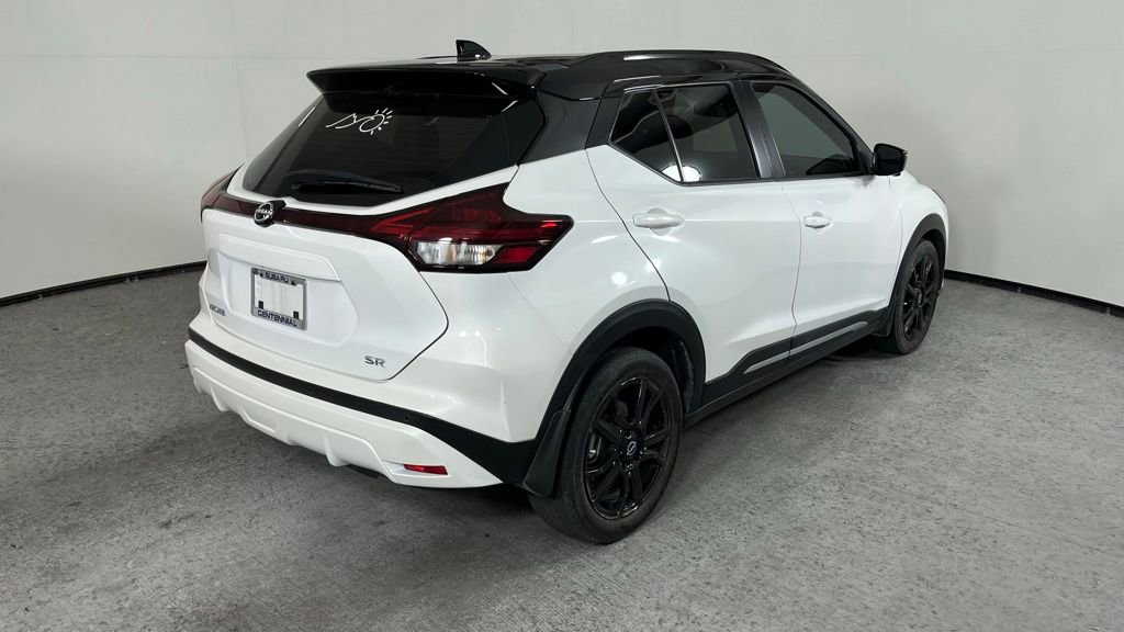 Used 2022 Nissan Kicks SR w/ Premium Package FWD image 3