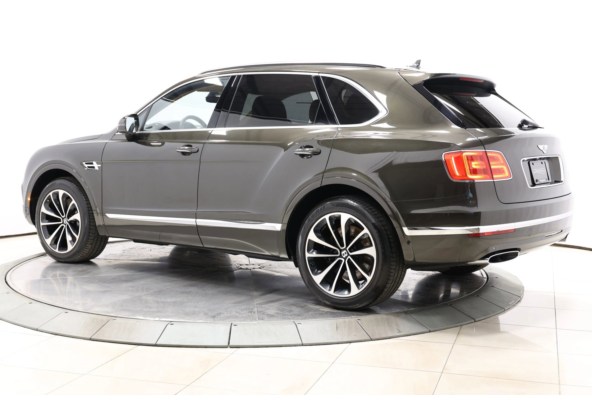 Used 2018 Bentley Bentayga AWD/4WD image 72