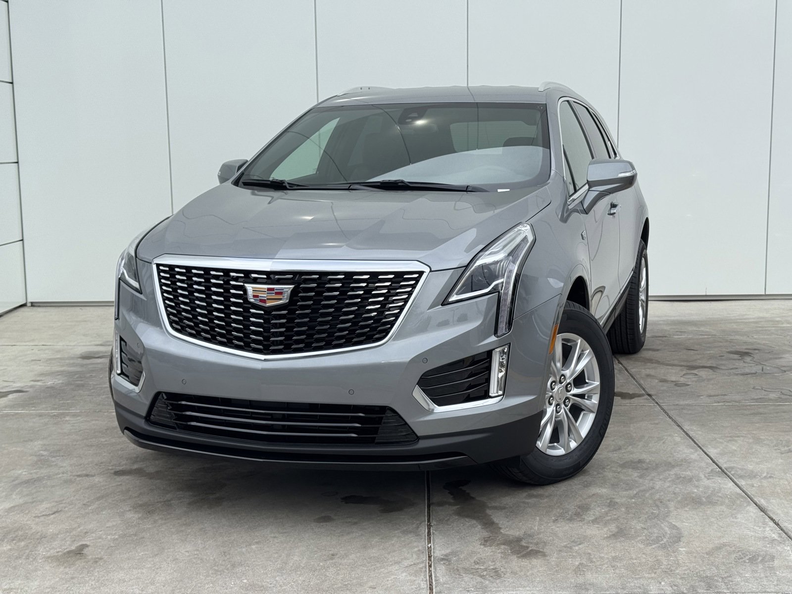 New 2025 Cadillac XT5 Luxury image 1