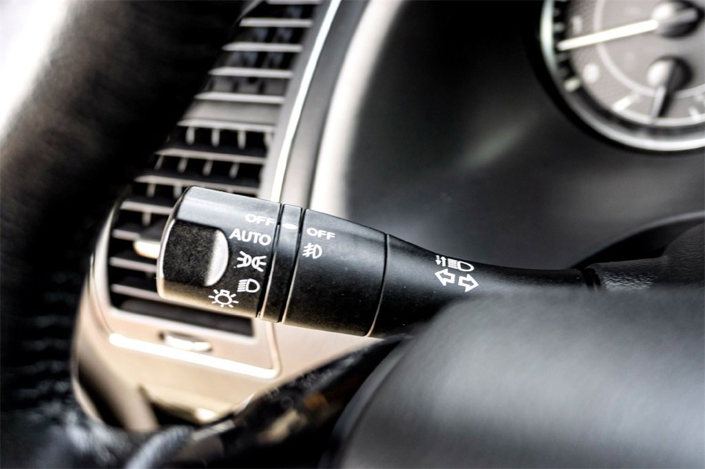 Used 2023 Nissan Armada SL w/ Captain's Chairs Package image 19